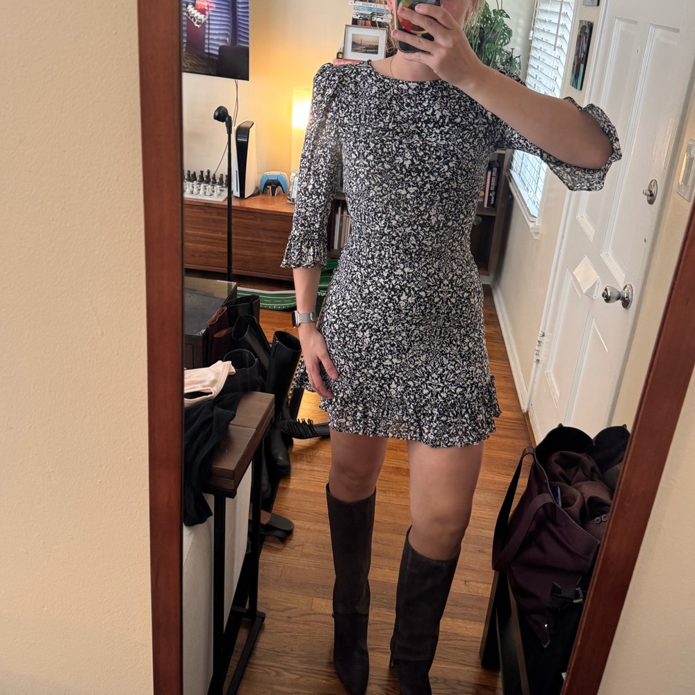 Reformation Doutzen Navy Blue and White Floral Mini Dress size 4 like new suisse